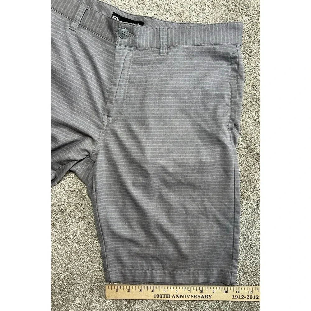 Travis Matthew Mens Gray Stripe Golf Shorts Size 36 Athletic Poly Spandex